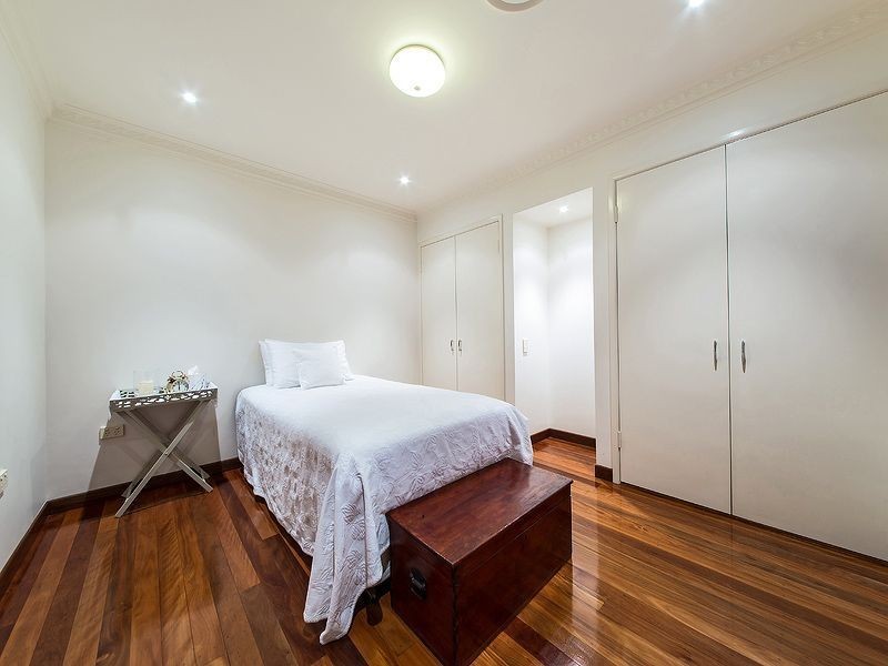 22 Pinecroft Street, Camp Hill QLD 4152