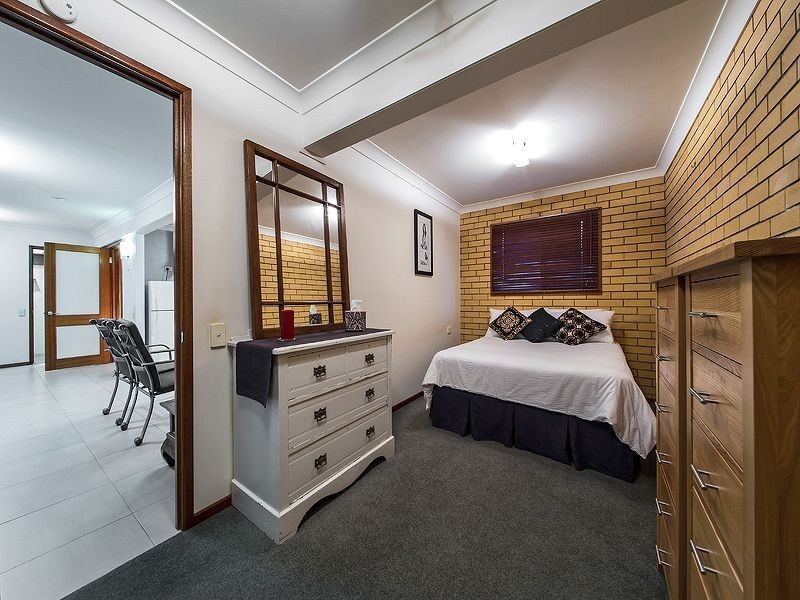 22 Pinecroft Street, Camp Hill QLD 4152