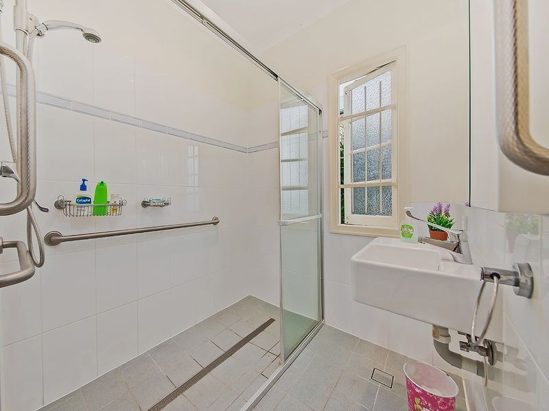 20 Arnold Street, Holland Park QLD 4121