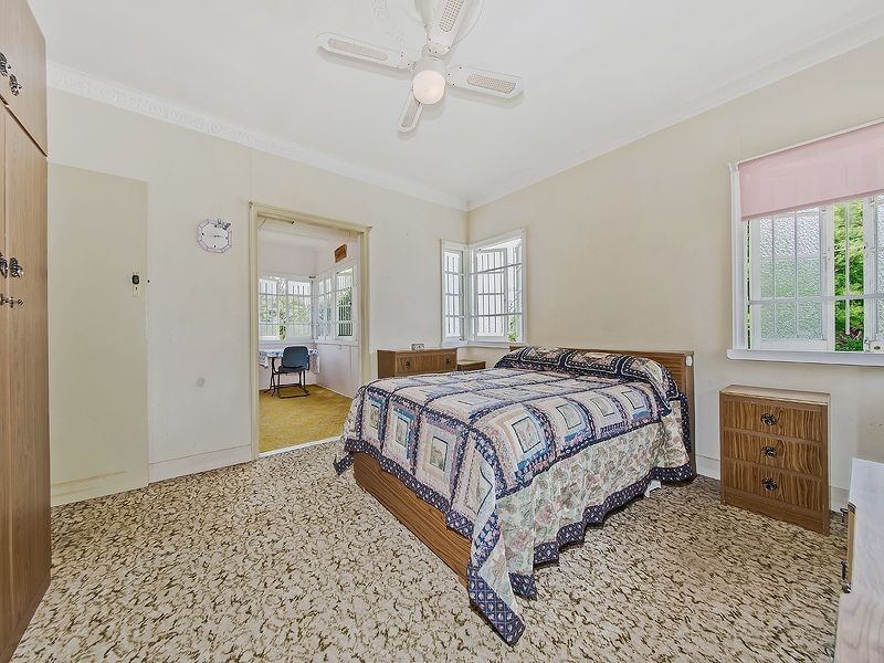 20 Arnold Street, Holland Park QLD 4121