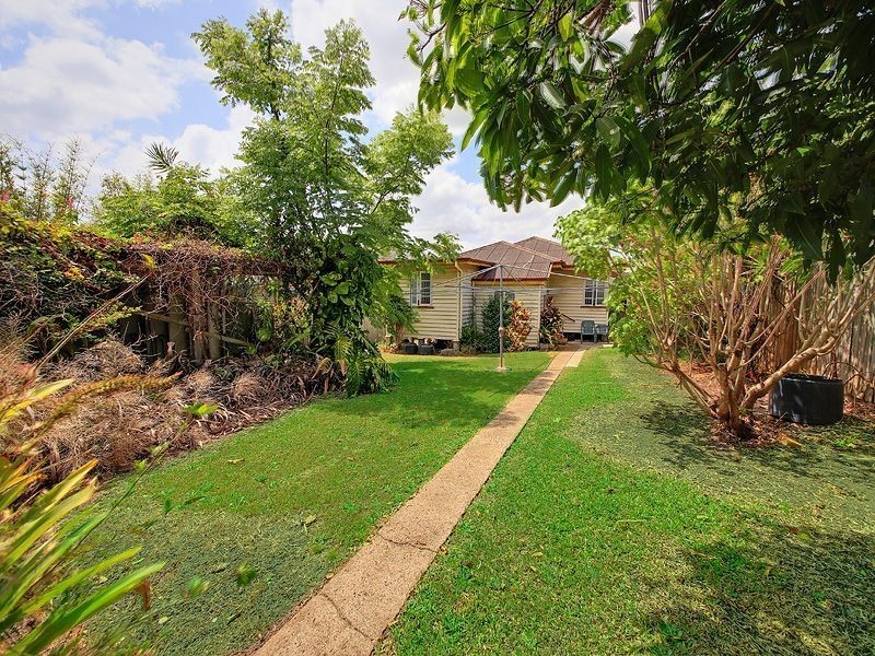 20 Arnold Street, Holland Park QLD 4121