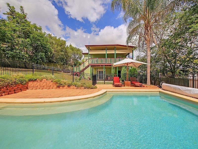 11 Ernest Street, Camp Hill QLD 4152