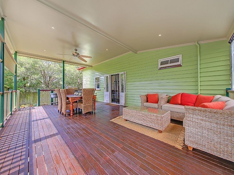 11 Ernest Street, Camp Hill QLD 4152