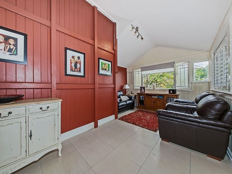 11 Ernest Street, Camp Hill QLD 4152