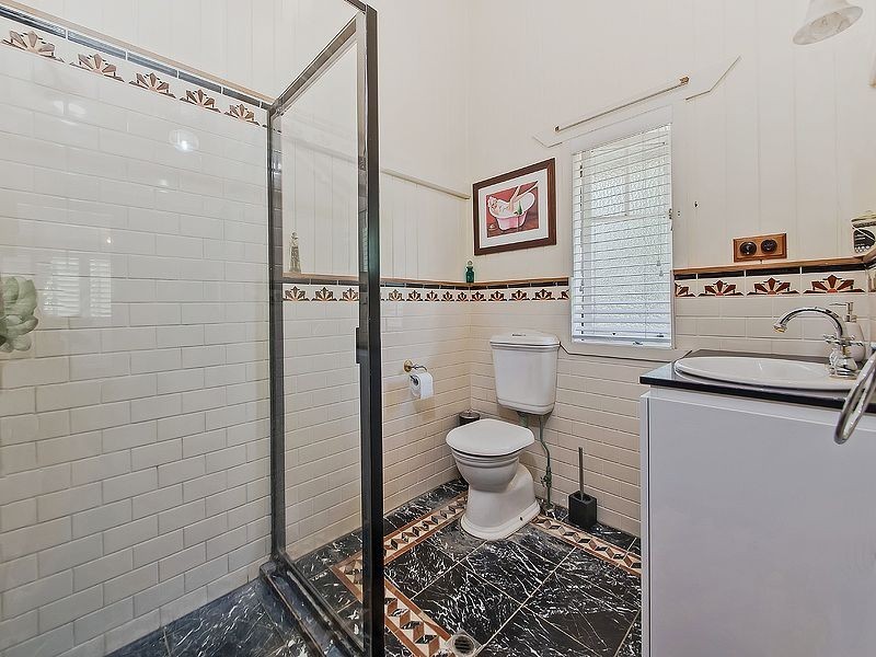 11 Ernest Street, Camp Hill QLD 4152