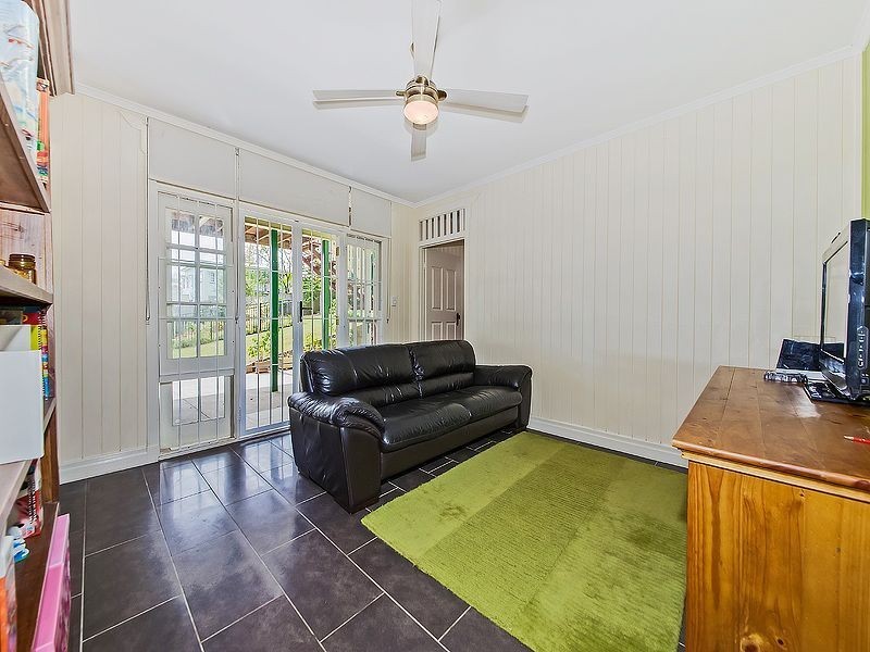 11 Ernest Street, Camp Hill QLD 4152