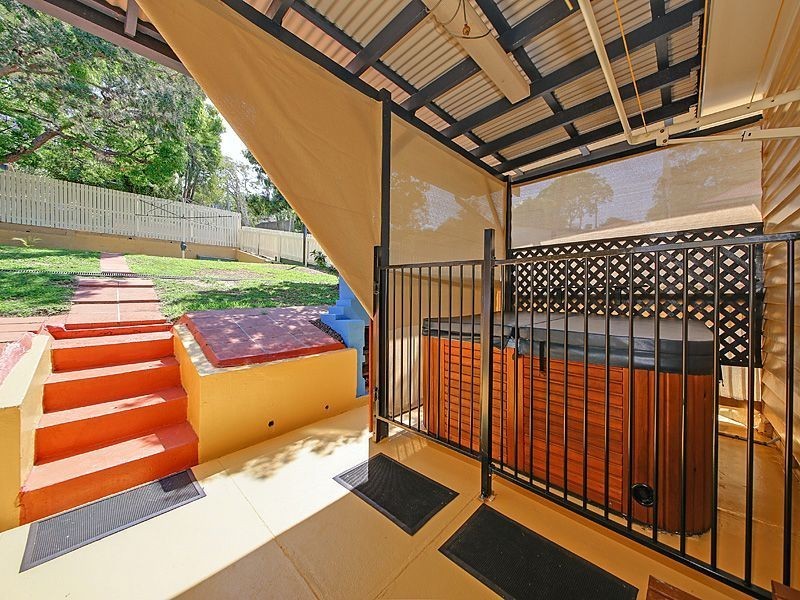 1 Corn Street, Holland Park West QLD 4121