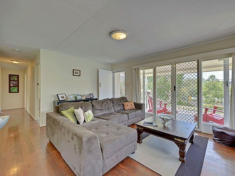 21 David Road, Holland Park QLD 4121