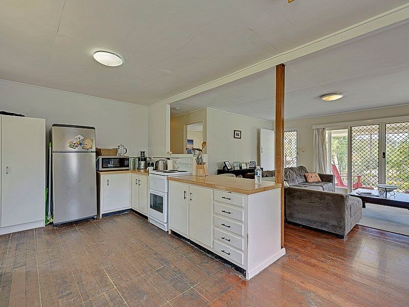 21 David Road, Holland Park QLD 4121