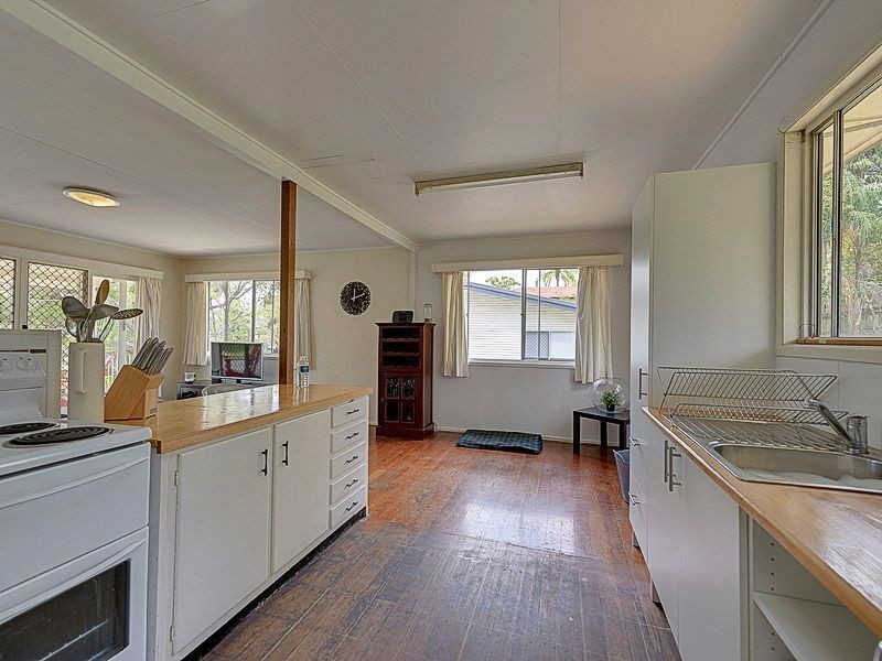 21 David Road, Holland Park QLD 4121