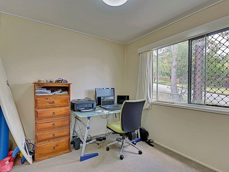 21 David Road, Holland Park QLD 4121