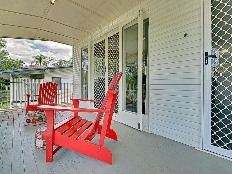 21 David Road, Holland Park QLD 4121