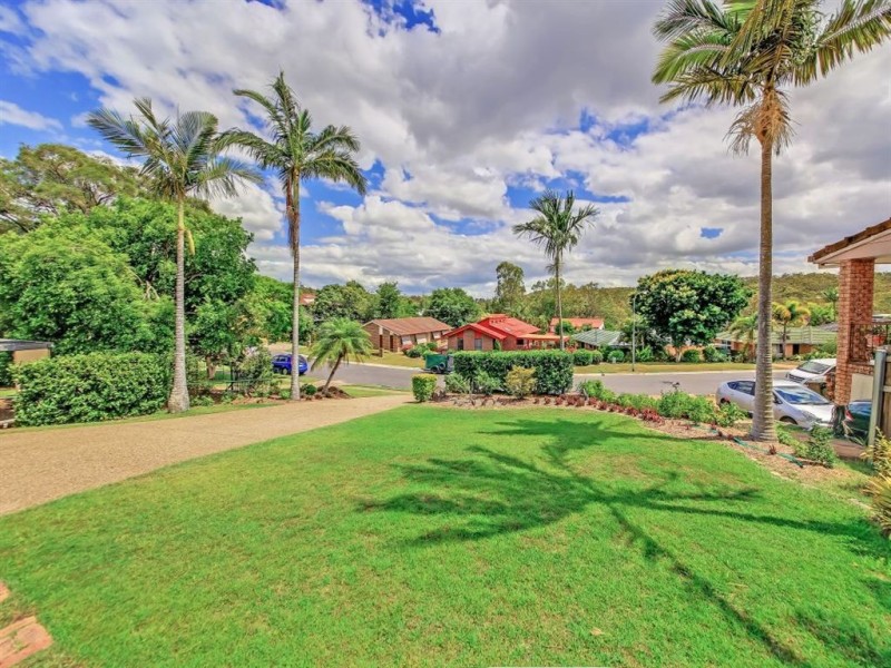 133 Sapphire Street, Holland Park QLD 4121