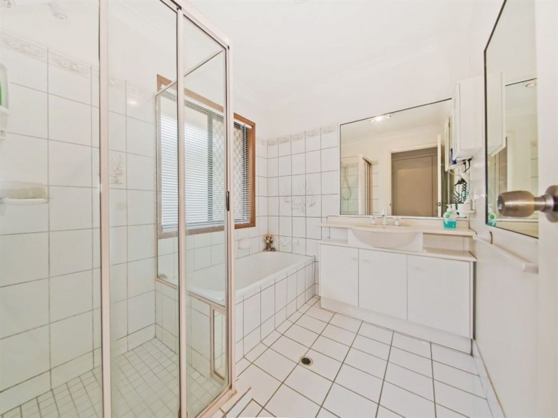 133 Sapphire Street, Holland Park QLD 4121