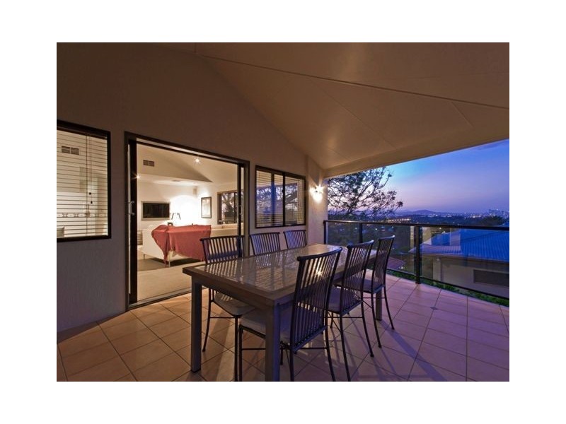 4 Harbut Street, Holland Park West QLD 4121