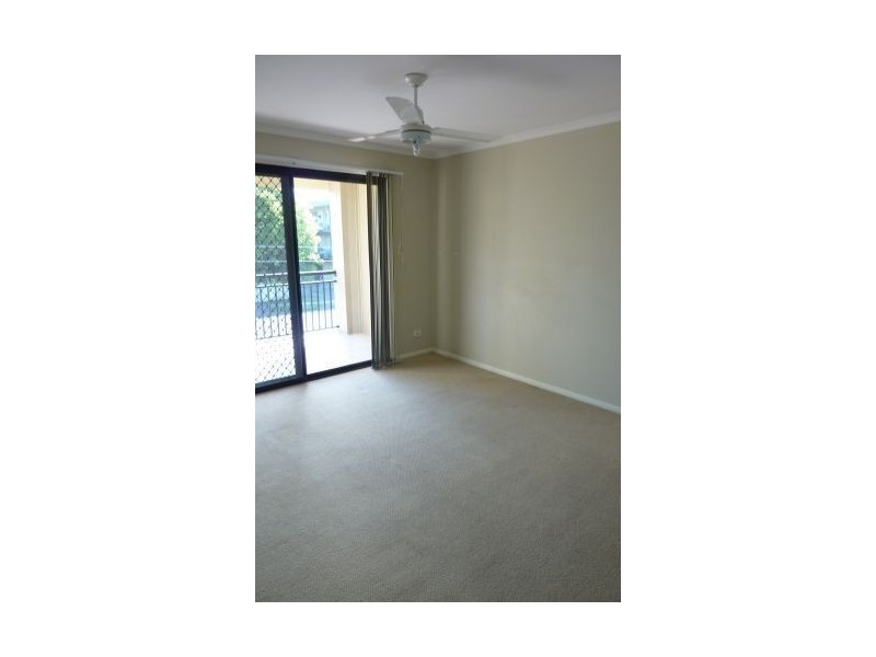 2/20 Robinson Street, Coorparoo QLD 4151