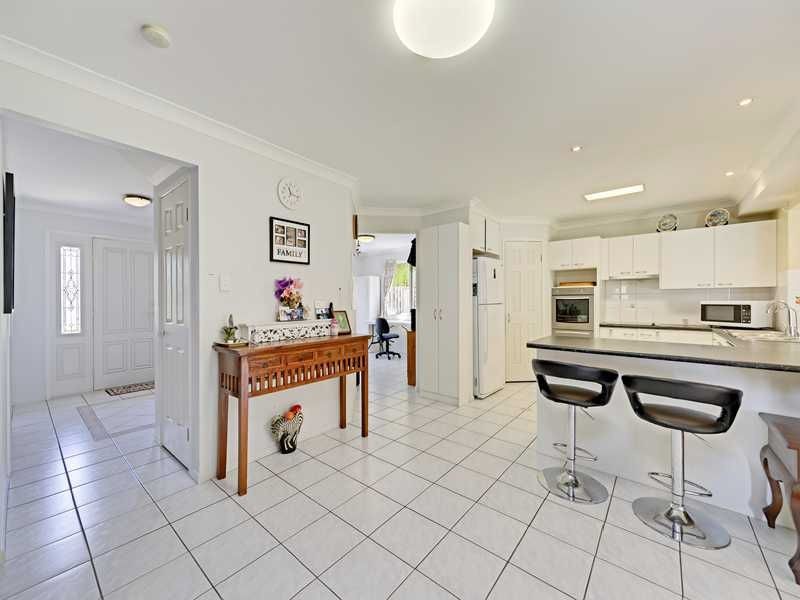 46 Cowell Street, Carindale QLD 4152