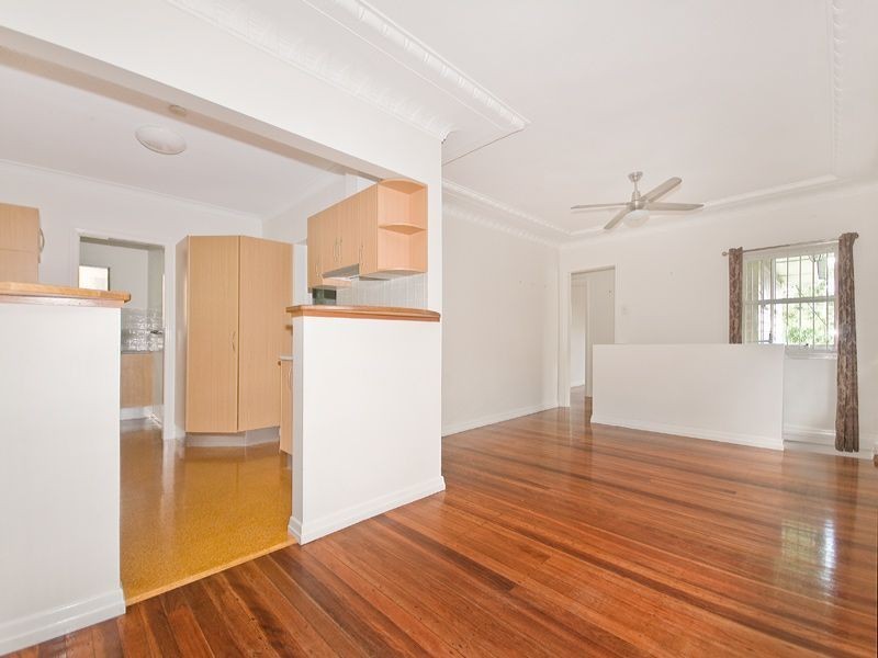 28 Kanumbra Street, Coorparoo QLD 4151