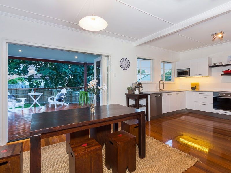 76 Brisbane Avenue, Camp Hill QLD 4152