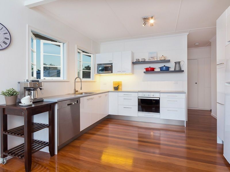 76 Brisbane Avenue, Camp Hill QLD 4152