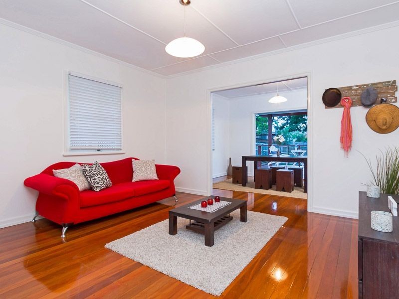 76 Brisbane Avenue, Camp Hill QLD 4152