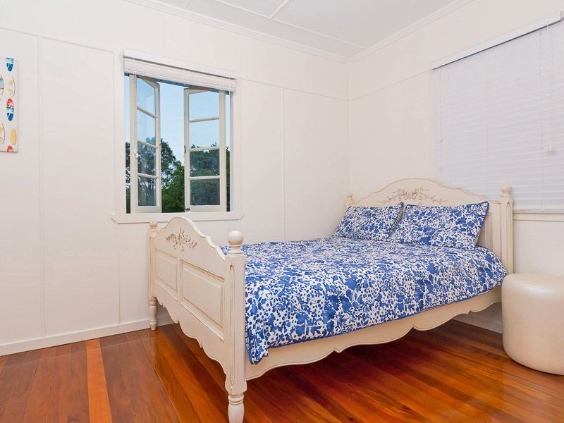 76 Brisbane Avenue, Camp Hill QLD 4152