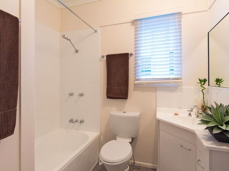 76 Brisbane Avenue, Camp Hill QLD 4152