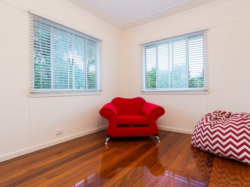 76 Brisbane Avenue, Camp Hill QLD 4152