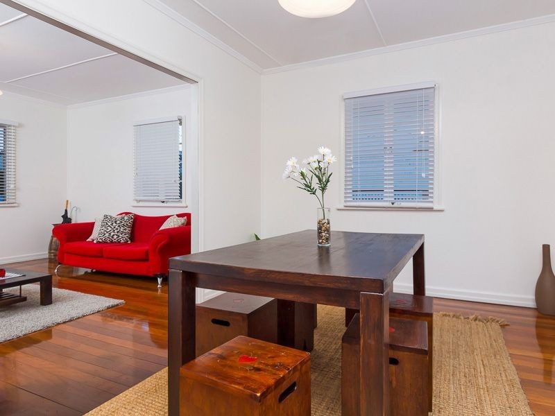 76 Brisbane Avenue, Camp Hill QLD 4152