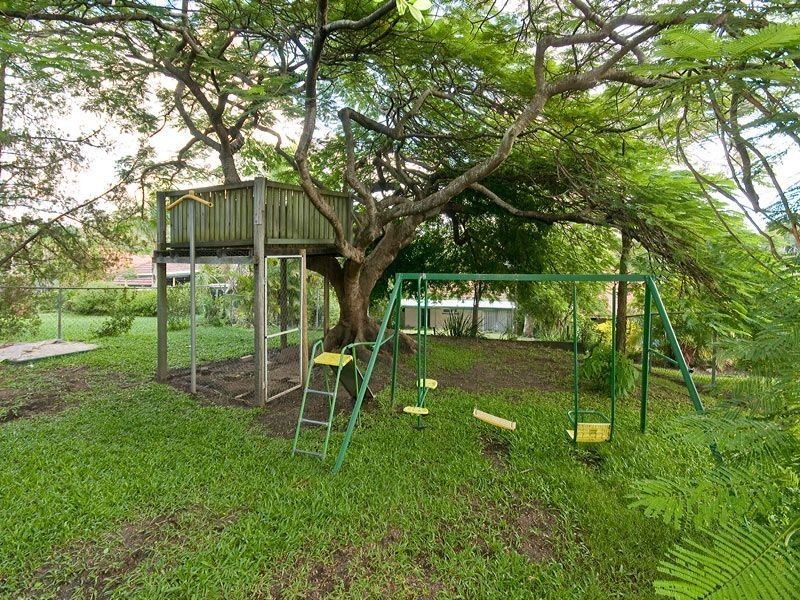 28 Kanumbra Street, Coorparoo QLD 4151