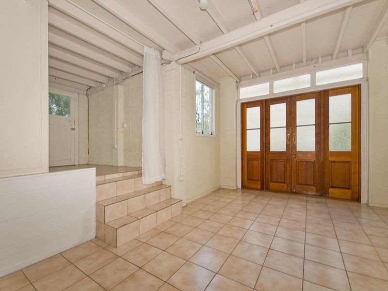 28 Kanumbra Street, Coorparoo QLD 4151