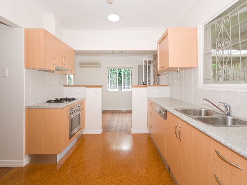 28 Kanumbra Street, Coorparoo QLD 4151