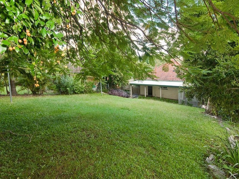 28 Kanumbra Street, Coorparoo QLD 4151