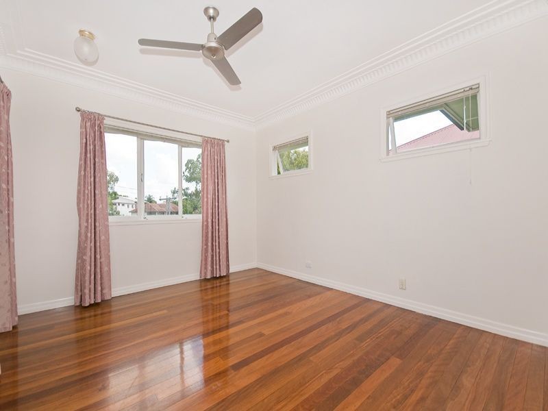 28 Kanumbra Street, Coorparoo QLD 4151