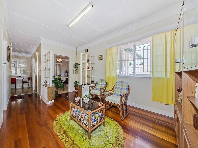 31 Raven Street, Camp Hill QLD 4152