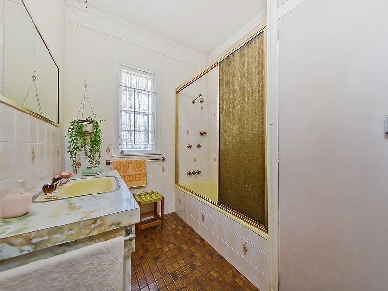 31 Raven Street, Camp Hill QLD 4152