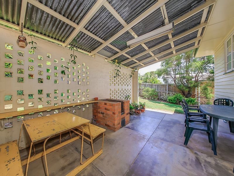 31 Raven Street, Camp Hill QLD 4152