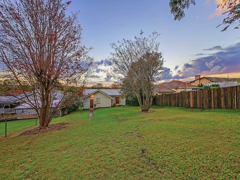34 Sirius Street, Coorparoo QLD 4151