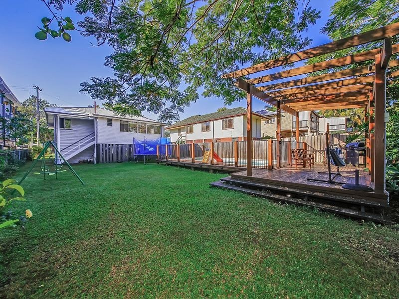 33 Brown Street, Camp Hill QLD 4152