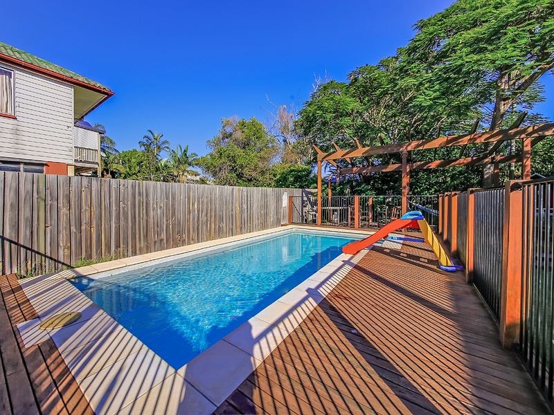 33 Brown Street, Camp Hill QLD 4152