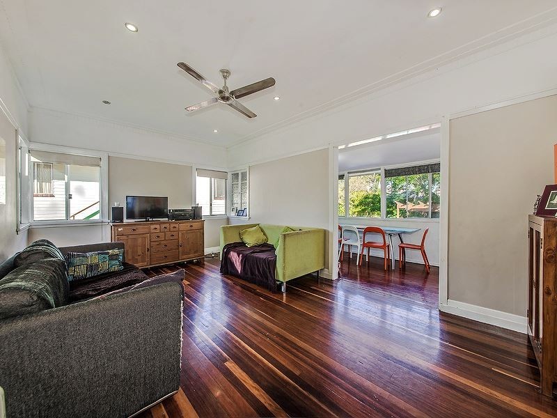 33 Brown Street, Camp Hill QLD 4152