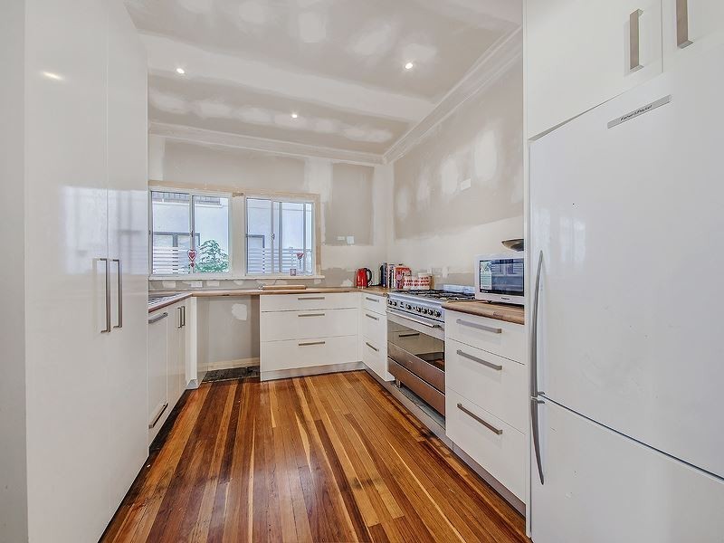 33 Brown Street, Camp Hill QLD 4152