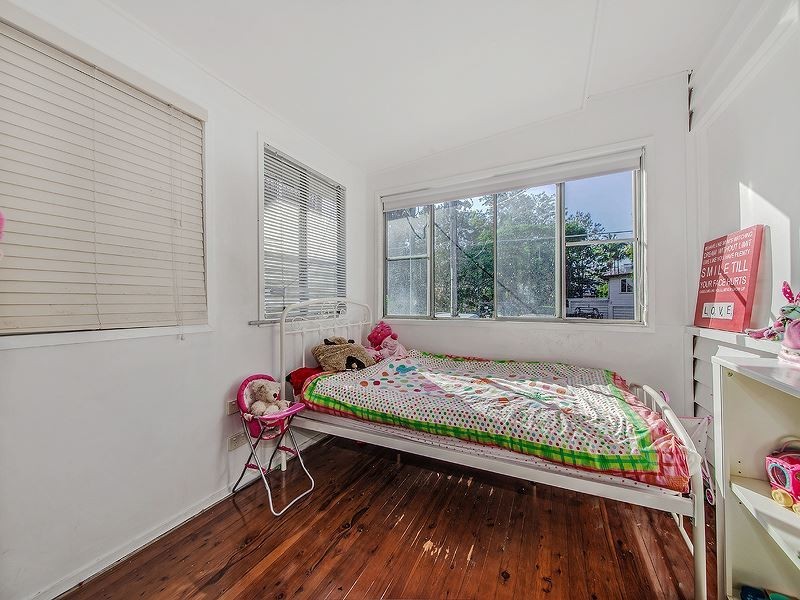 33 Brown Street, Camp Hill QLD 4152