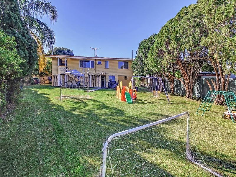 3 Bonneville Street, Holland Park West QLD 4121
