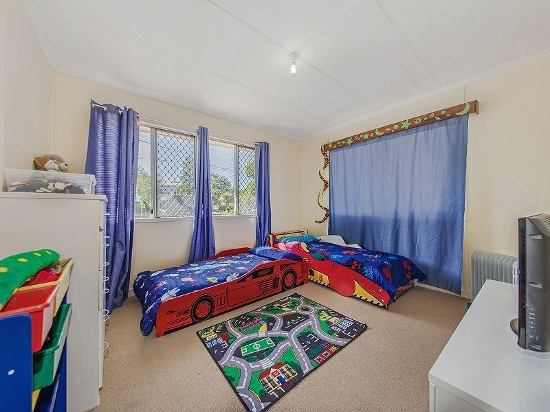 3 Bonneville Street, Holland Park West QLD 4121