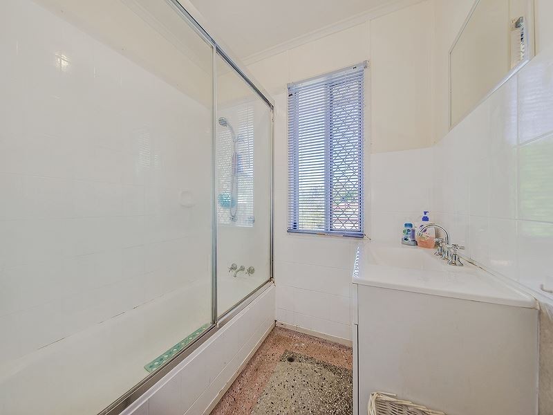 3 Bonneville Street, Holland Park West QLD 4121