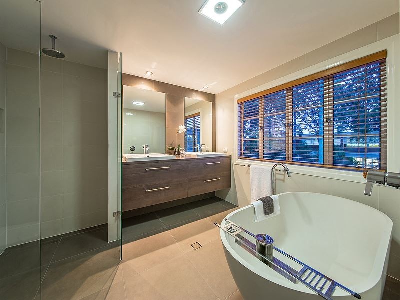76 Abbotsleigh Street, Holland Park QLD 4121