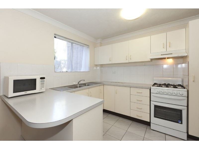 2/12 Crown Street, Holland Park West QLD 4121