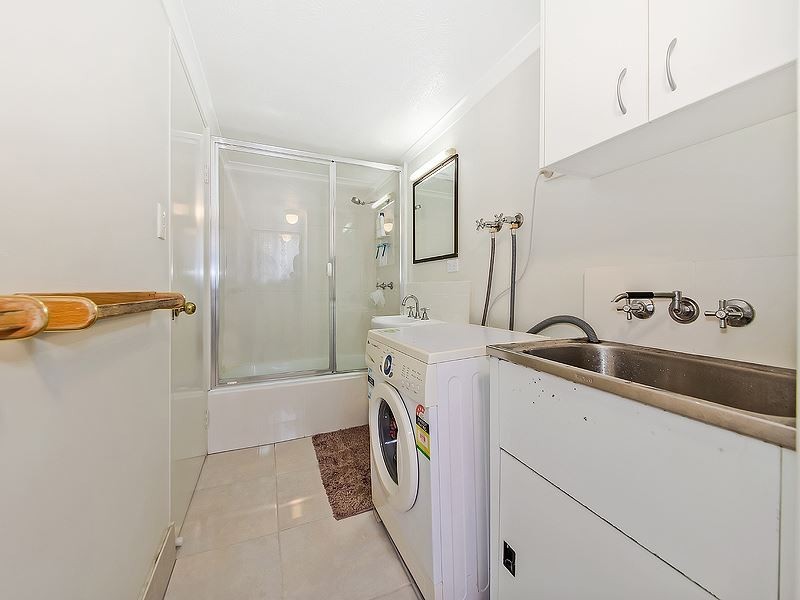 2/12 Crown Street, Holland Park West QLD 4121