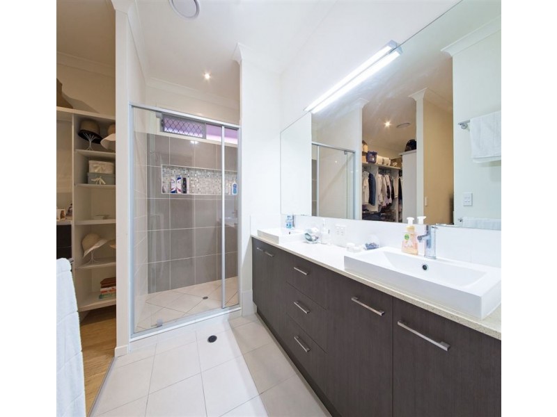 17 Fork Street, Coorparoo QLD 4151